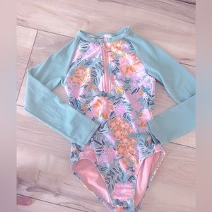Super cute zip up rashguard swimsuit all in one.